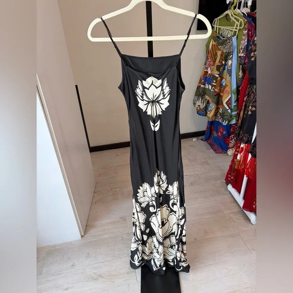 Farm Rio: Black & White Floral Arabesque Slip Lenzing Viscose Maxi Dress - Picture 4 of 8